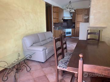 Appartamento arredato in villa con giardino