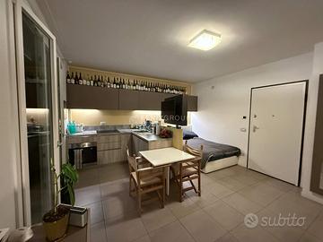 MONOLOCALE VIA LUCIANO ZUCCOLI 8 , MILANO