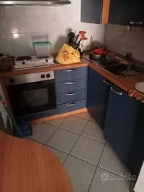 Cucinotto ad angolo di materiale buono no eco