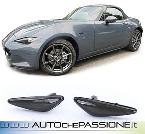 Frecce Laterali a LED Nero Fumè per Mazda 5 CW 10-