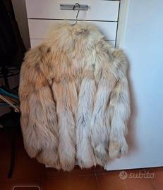 giaccone codini volpe veste una S abbondante
