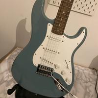 Chitarra fender squier + ampli 10g + custodia