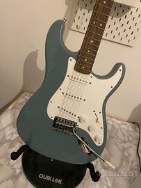 Chitarra fender squier + ampli 10g + custodia