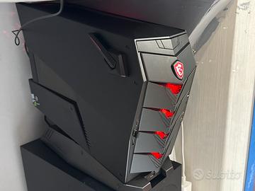 Computer fisso MSI e postazione