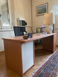 Scrivania ufficio con cassetti