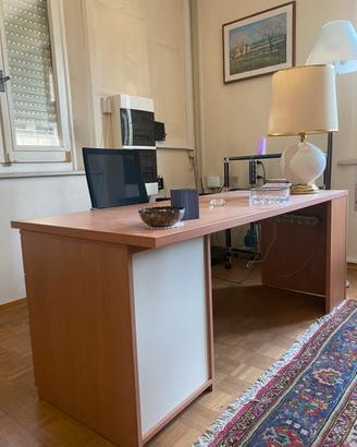Scrivania ufficio con cassetti
