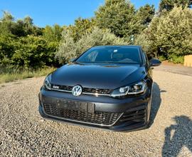 VOLKSWAGEN Golf GTD