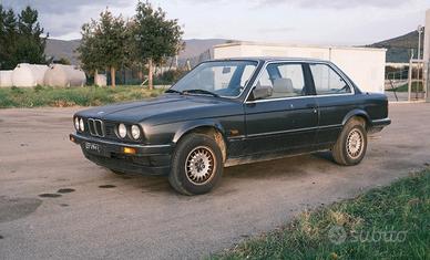 BMW E30 coupé