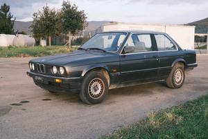 BMW E30 coupé