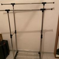 Appendi abiti con rotelle e vano scarpe