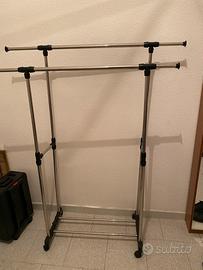 Appendi abiti con rotelle e vano scarpe