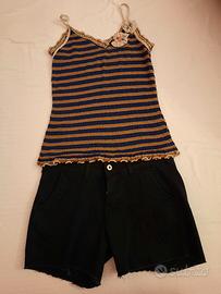 Set pantaloncino nero in denim e top con bretelle 