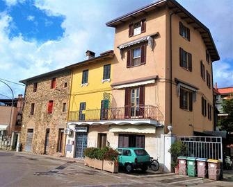 Casa indipendente di 190 m² con 5 locali e box aut