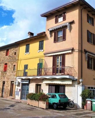 Casa indipendente di 190 m² con 5 locali e box aut