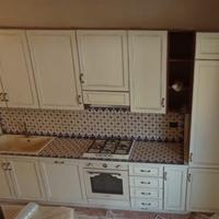 Cucina con top muratura bianco panna