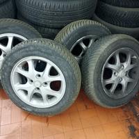 Cerchi in lega con pneumatici invernali Toyota Yar
