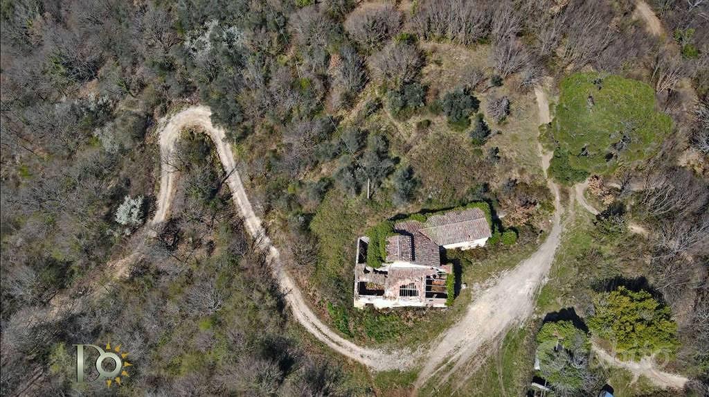 Rustico / Casale di 437 m² con più di 5 locali a R - Vista 4