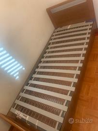 Letto singolo in legno