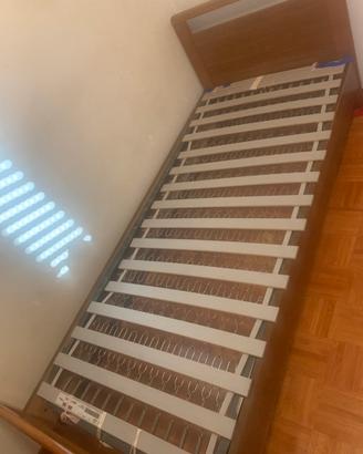 Letto singolo in legno
