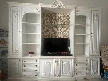 Parete attrezzata antica