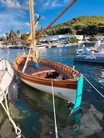 Gozzo tradizionale a vela latina