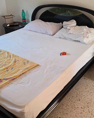 Letto matrimoniale con comodini rete e metterasso
