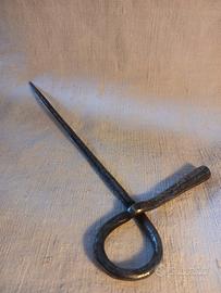 Spannocchiatore in ferro battuto.