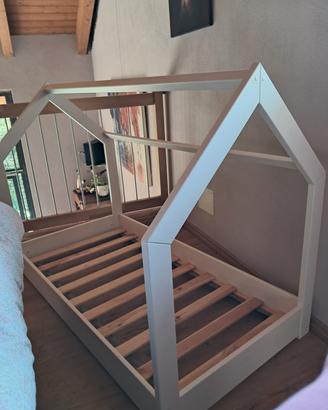Letto Montessori a casetta 