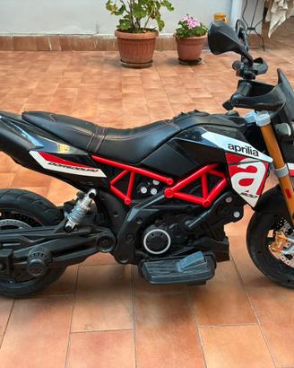 Moto elettrica rcaricabile Aprilia Dorsoduro 900