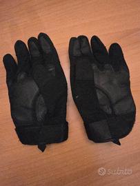 Guanti moto con protezione nocche