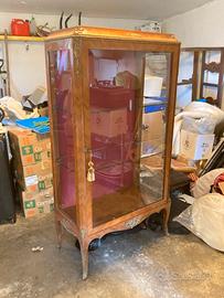 Vetrinetta antica in radica