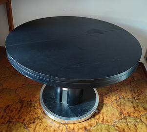 tavolo in legno color nero