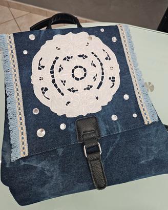 zaino in jeans con dettagli Handmade 