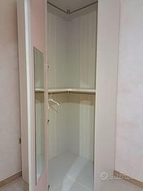 Cabina armadio angolare della "giesseG"