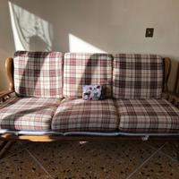 Divani in legno con cuscini + tavolino da fumo