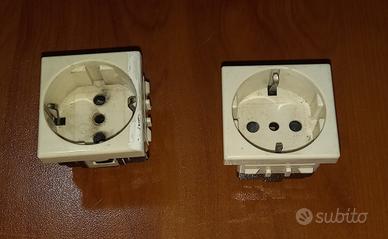 DUE 2 PRESA SCHUKO BTICINO MAGIC ART. 5440/3