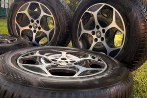 Treno cerchi e gomme Alfa romeo