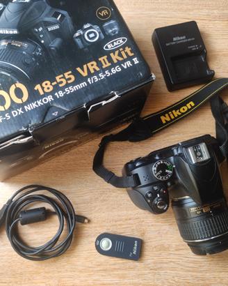 Nikon D3300 + 18-55 VR II, con accessori