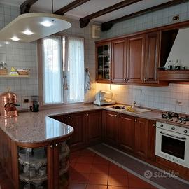 Cucina completa in legno