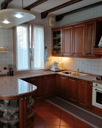 Cucina completa in legno