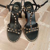 Sandali Exé neri con borchie – tacco comodo