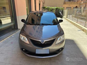 Lancia Ypsilon Hybrid Gold