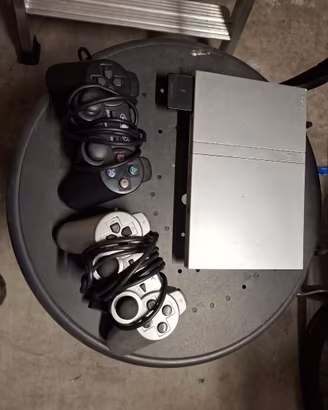 PlayStation 2 Slim argentata + 2 controller + memo