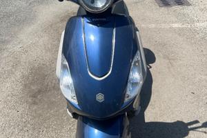 Scooter 125 Piaggio fly blu profondo