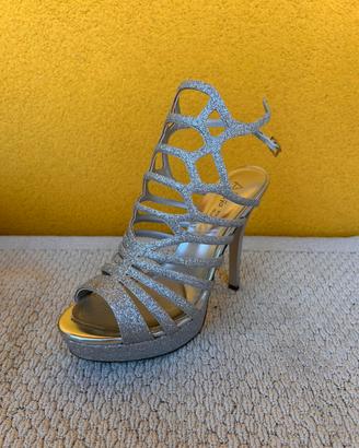 Sandali Alesya argentati con tacco e glitter