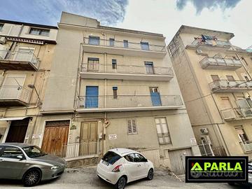 Appartamento di 598 m² con più di 5 locali e box a