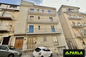 Appartamento di 598 m² con più di 5 locali e box a