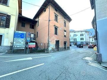 NEGOZIO A DARFO BOARIO TERME