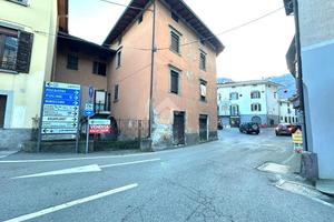 NEGOZIO A DARFO BOARIO TERME