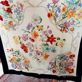 Foulard,Carré in twill di seta con stampa Flora.